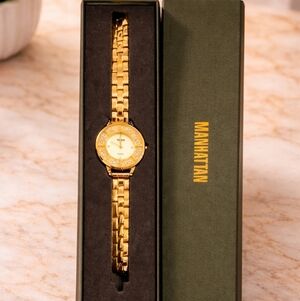 Manhattan Gold Women’s Watch – Crystal Bezel – Pre-Owned